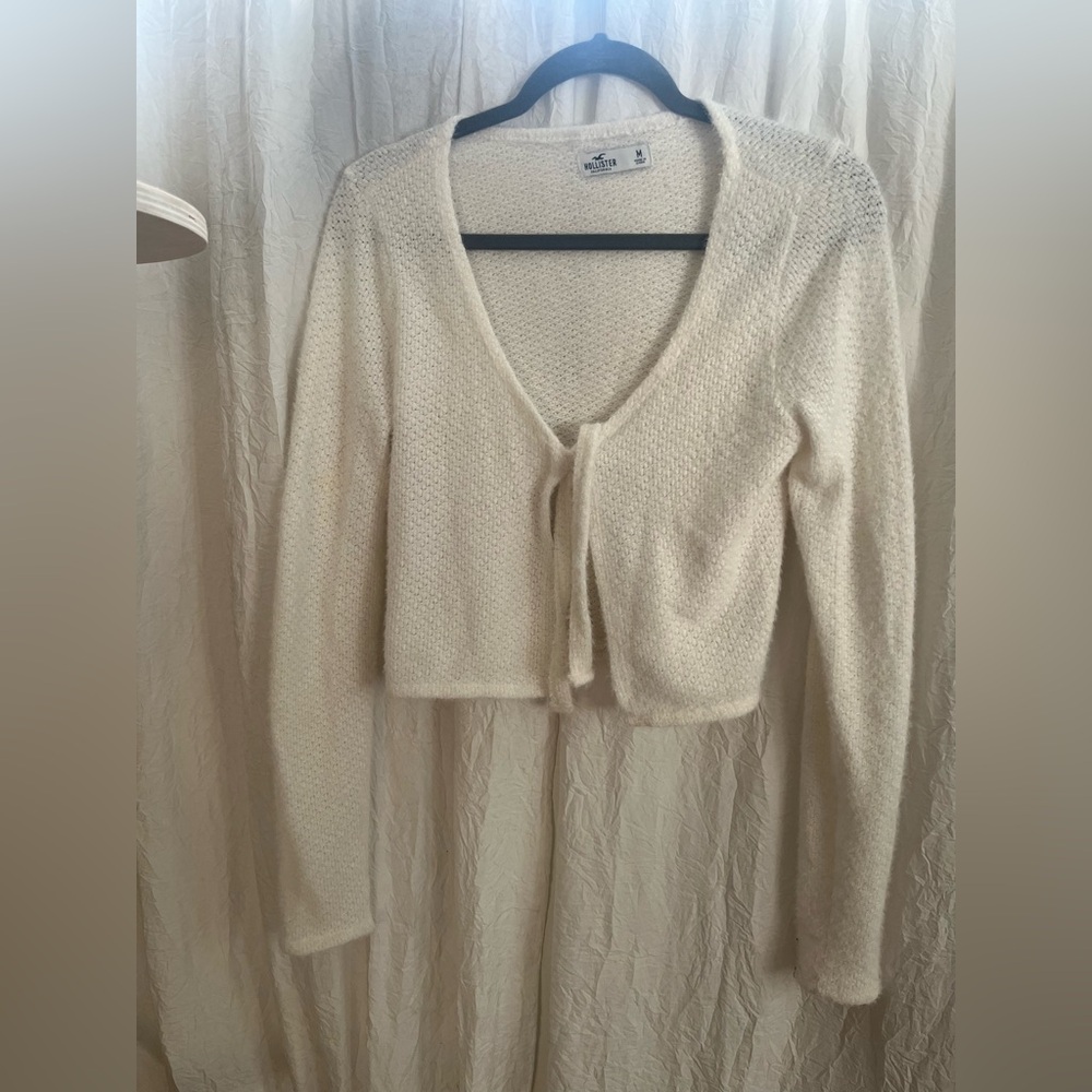 Hollister sweater